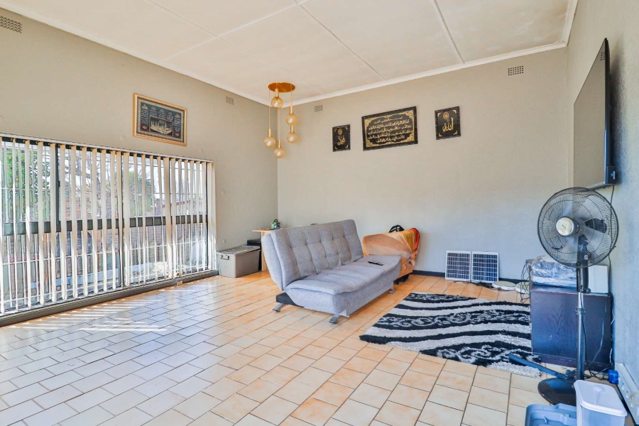 4 Bedroom Property for Sale in Mondeor Gauteng