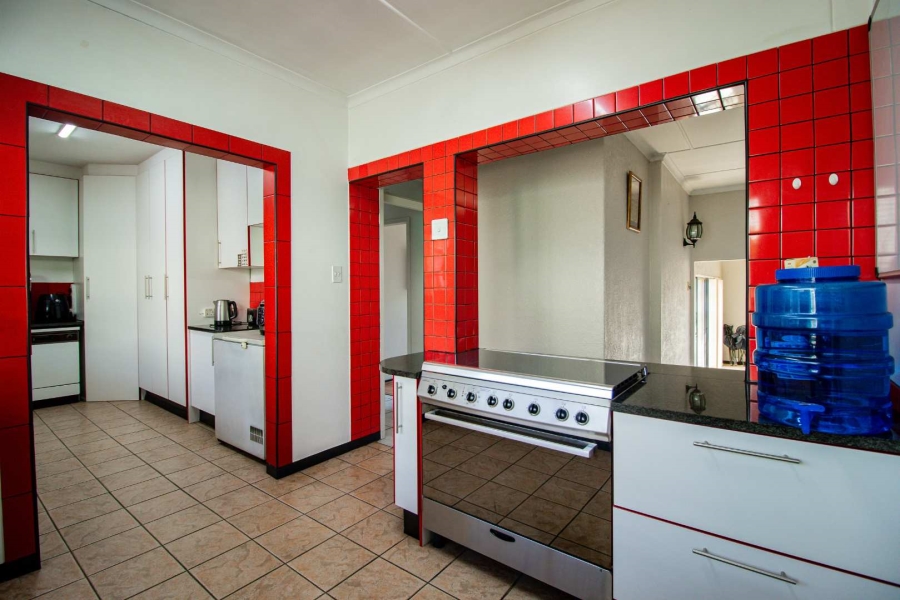 4 Bedroom Property for Sale in Mondeor Gauteng