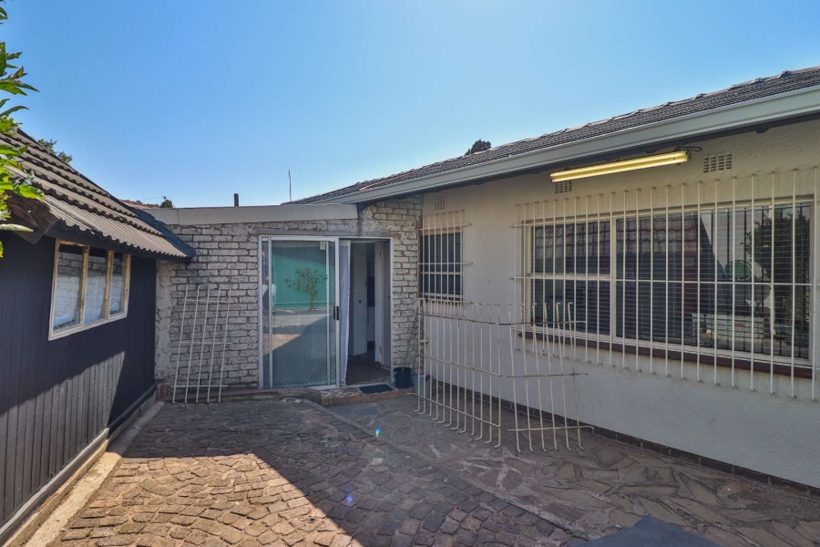 4 Bedroom Property for Sale in Mondeor Gauteng