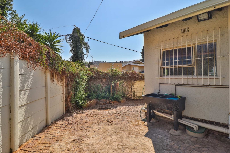 4 Bedroom Property for Sale in Mondeor Gauteng