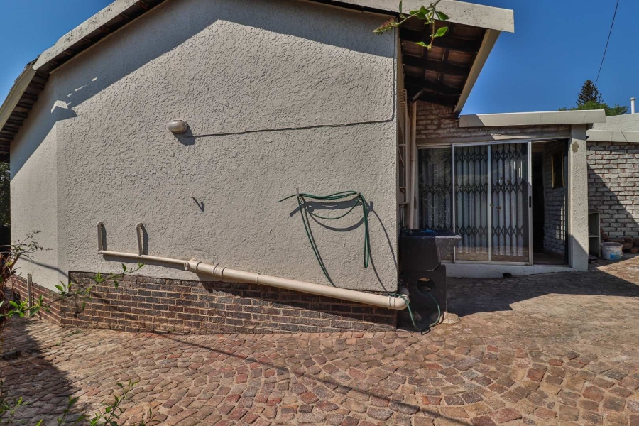 4 Bedroom Property for Sale in Mondeor Gauteng