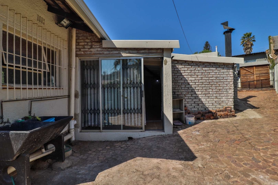 4 Bedroom Property for Sale in Mondeor Gauteng