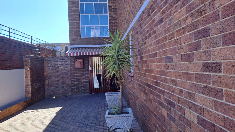 To Let 2 Bedroom Property for Rent in New Redruth Gauteng