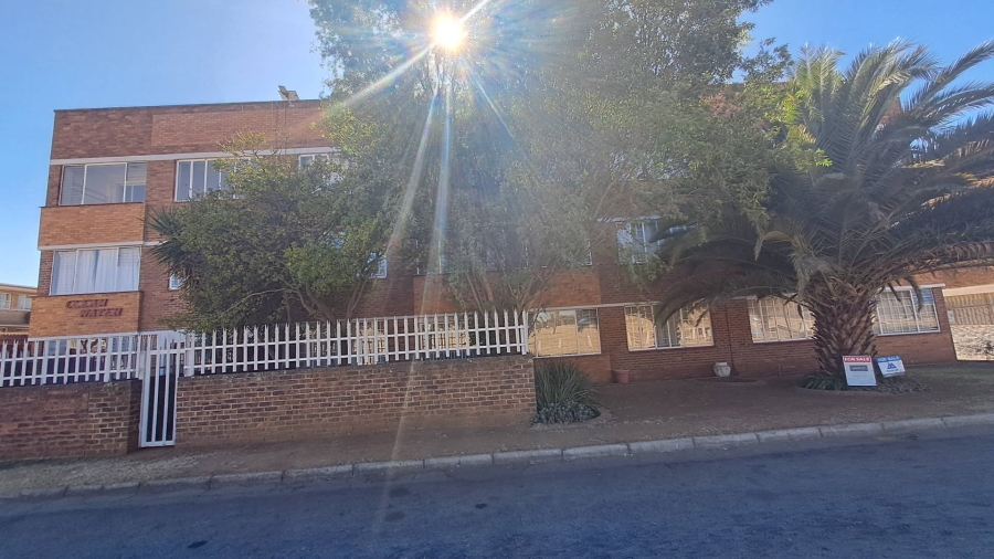 To Let 2 Bedroom Property for Rent in New Redruth Gauteng