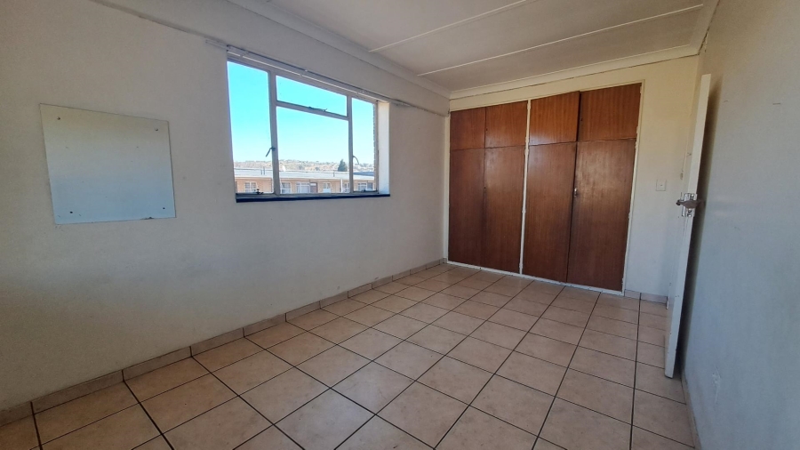 To Let 2 Bedroom Property for Rent in New Redruth Gauteng