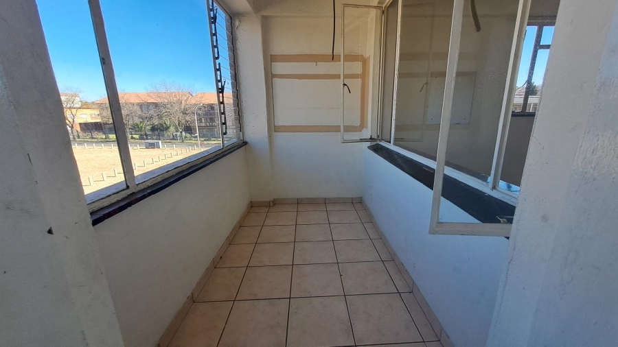 To Let 2 Bedroom Property for Rent in New Redruth Gauteng