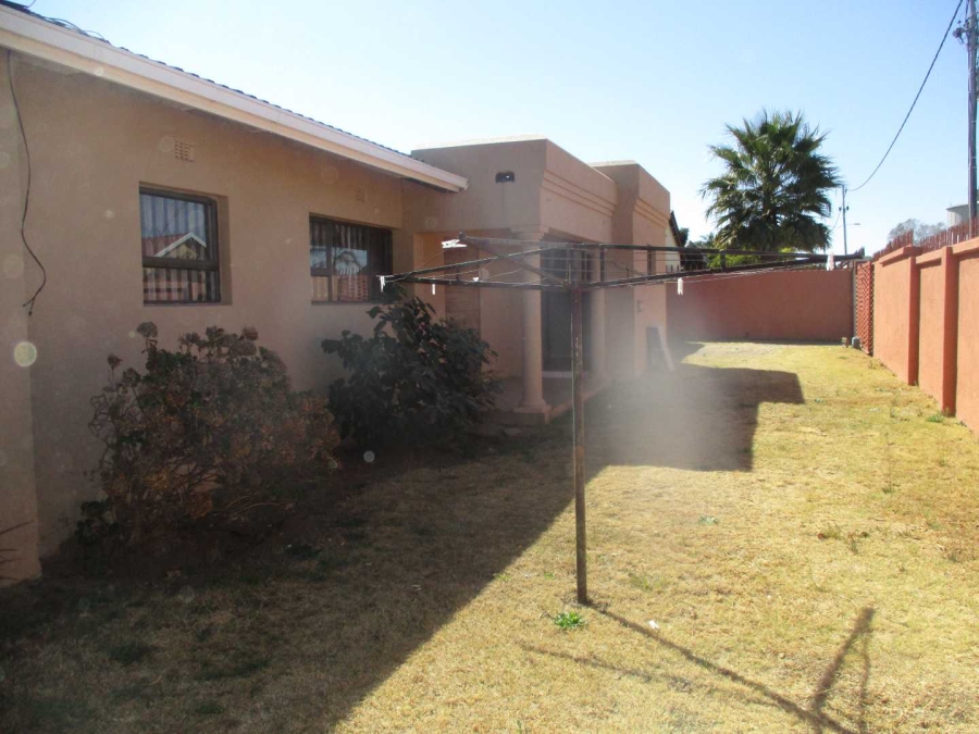 3 Bedroom Property for Sale in Crown Gardens Gauteng