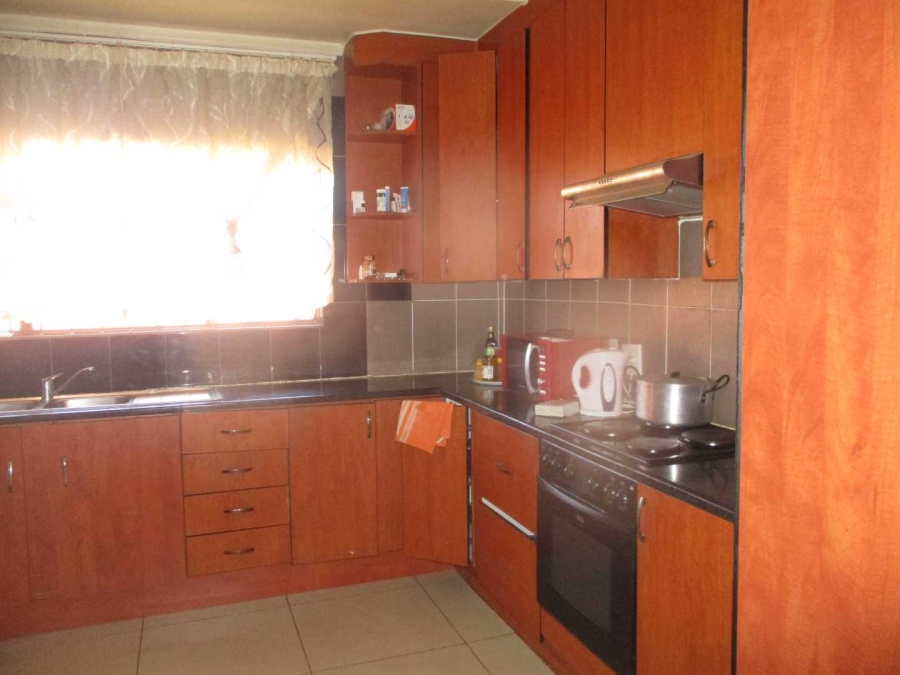 3 Bedroom Property for Sale in Crown Gardens Gauteng