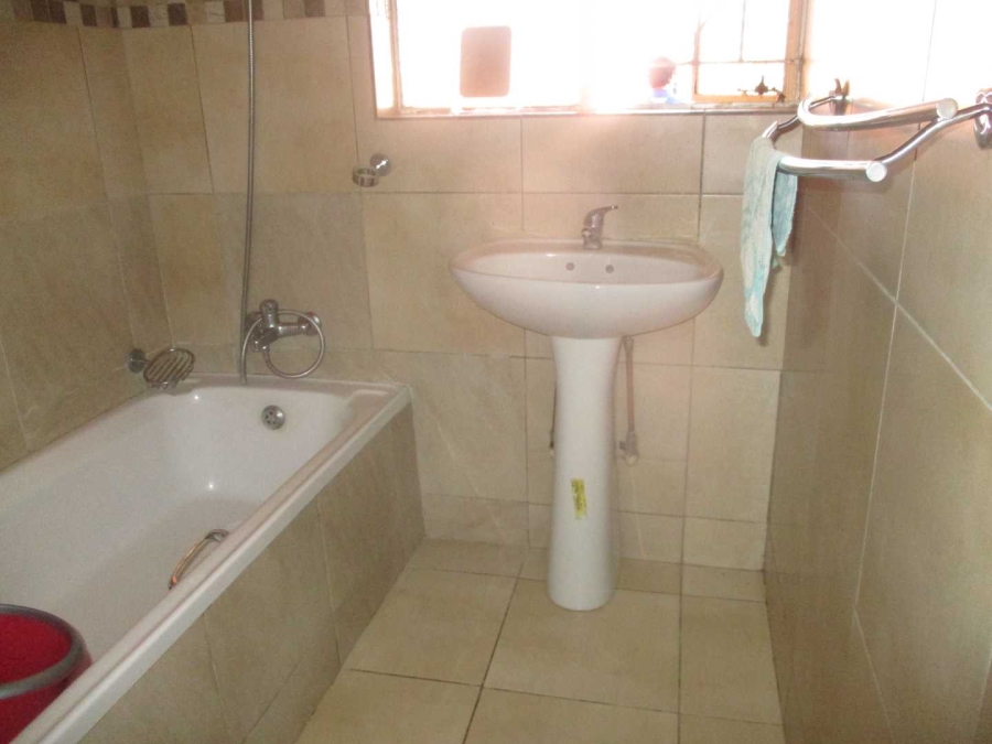 3 Bedroom Property for Sale in Crown Gardens Gauteng