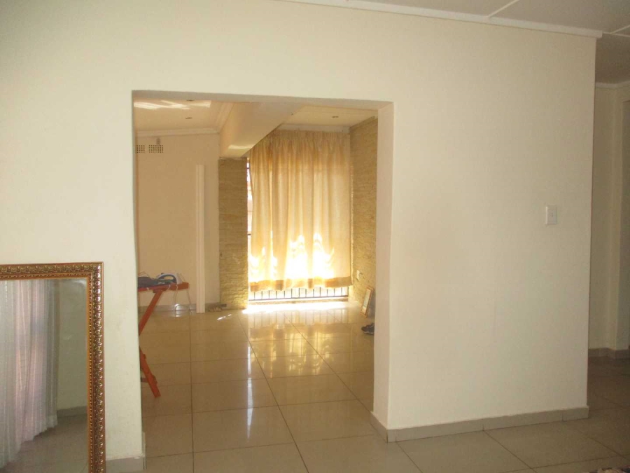 3 Bedroom Property for Sale in Crown Gardens Gauteng