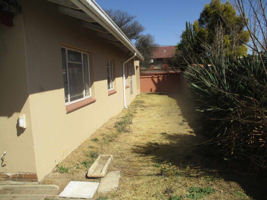 3 Bedroom Property for Sale in Crown Gardens Gauteng