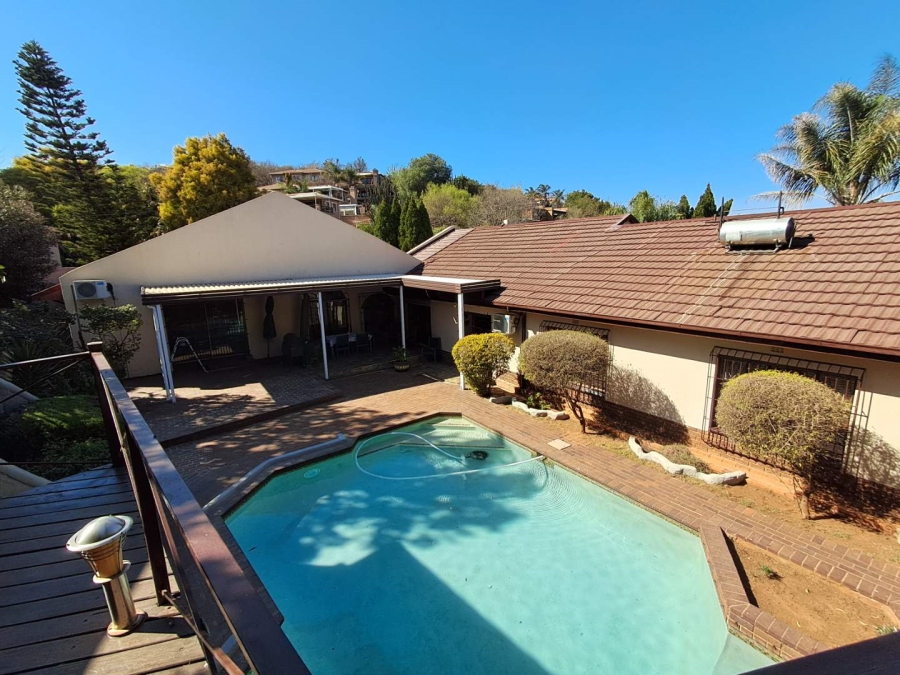 6 Bedroom Property for Sale in Mulbarton Gauteng