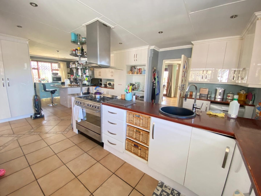 4 Bedroom Property for Sale in Mondeor Gauteng