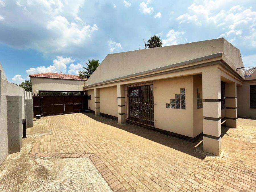 3 Bedroom Property for Sale in Brackenhurst Gauteng