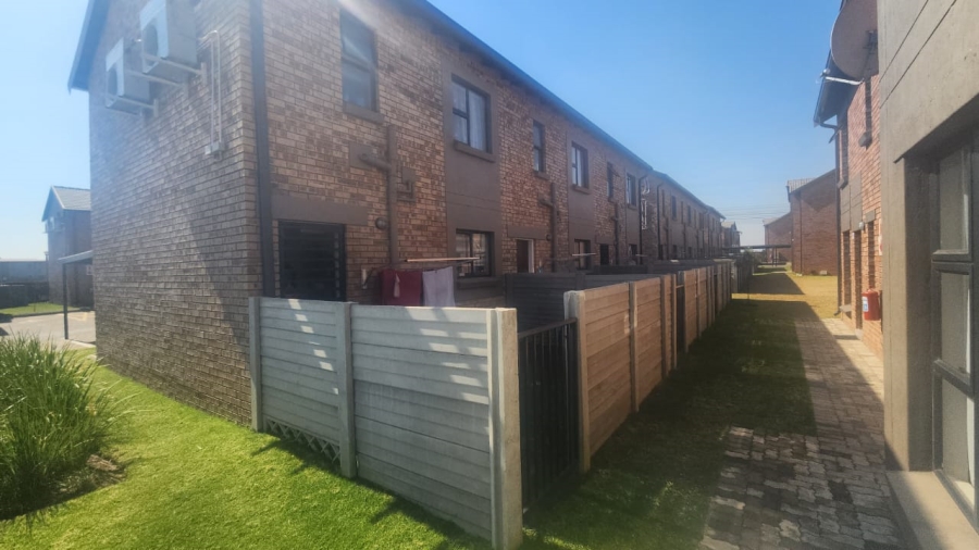 2 Bedroom Property for Sale in Albertsdal Gauteng