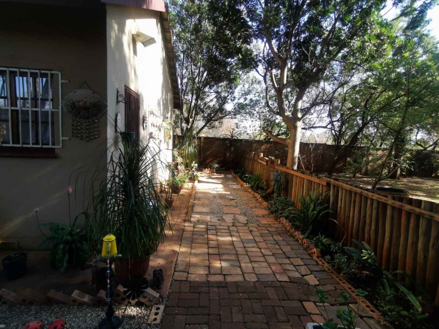 4 Bedroom Property for Sale in Kameeldrift East Gauteng