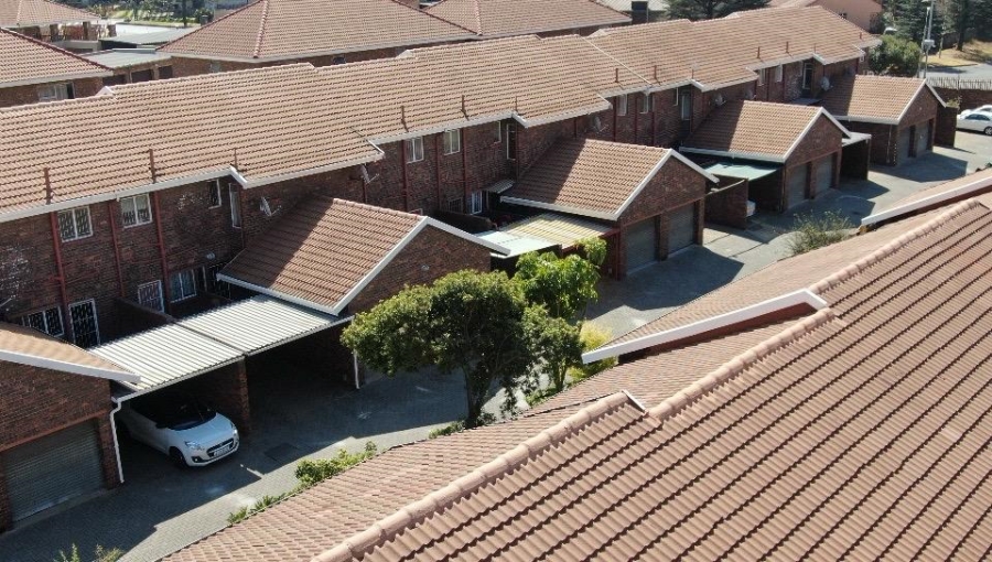 2 Bedroom Property for Sale in Birchleigh Gauteng