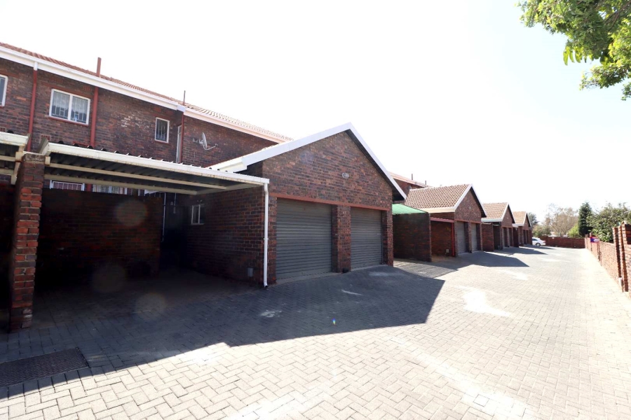 2 Bedroom Property for Sale in Birchleigh Gauteng