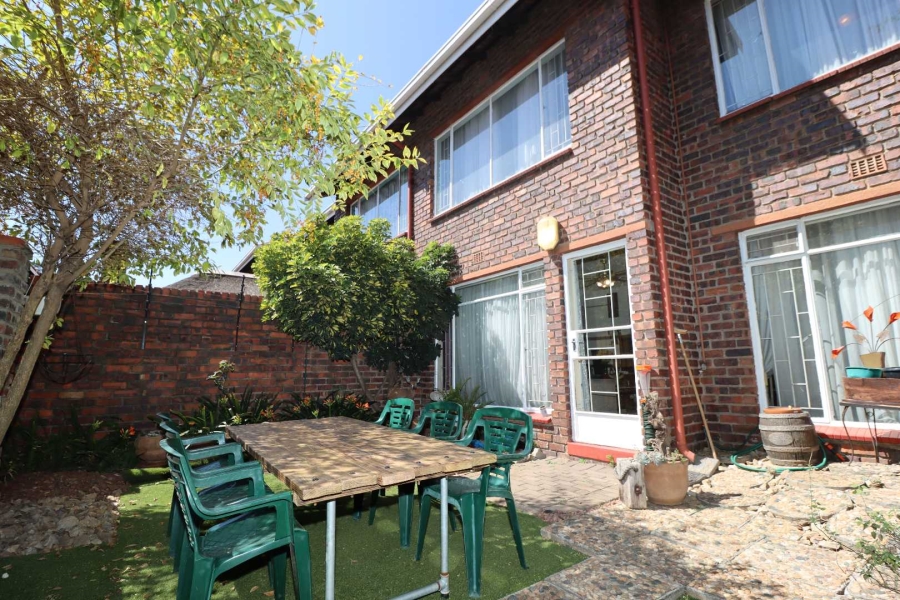 2 Bedroom Property for Sale in Birchleigh Gauteng