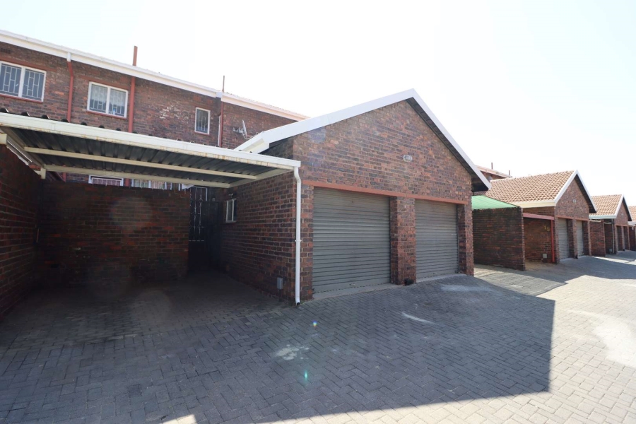 2 Bedroom Property for Sale in Birchleigh Gauteng