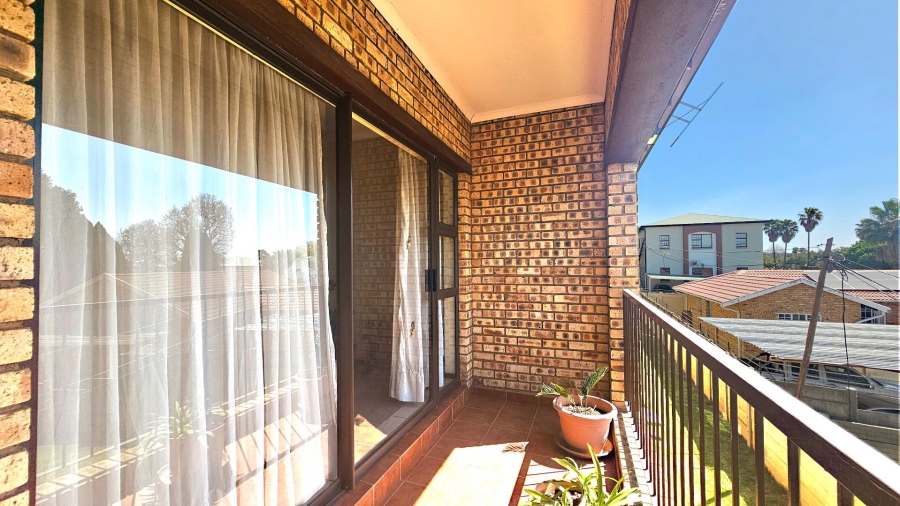 2 Bedroom Property for Sale in Weltevreden Park Gauteng