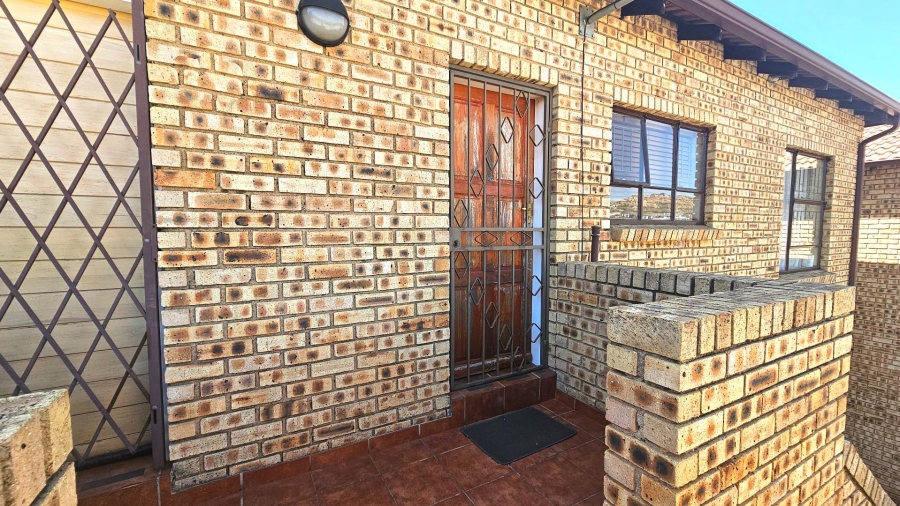 2 Bedroom Property for Sale in Weltevreden Park Gauteng