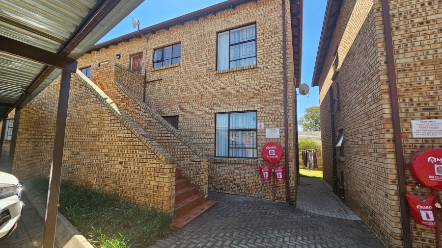 2 Bedroom Property for Sale in Weltevreden Park Gauteng