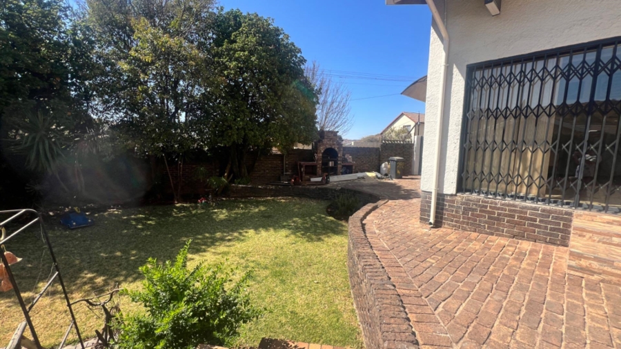 3 Bedroom Property for Sale in Mondeor Gauteng