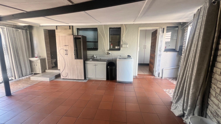 3 Bedroom Property for Sale in Mondeor Gauteng