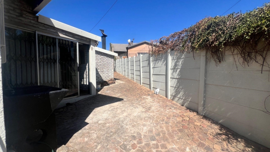 3 Bedroom Property for Sale in Mondeor Gauteng