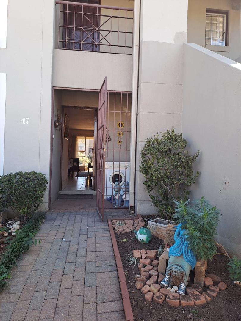 2 Bedroom Property for Sale in Oakdene Gauteng