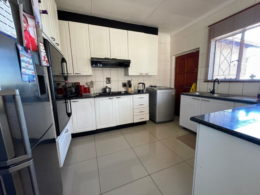 3 Bedroom Property for Sale in Brackendowns Gauteng