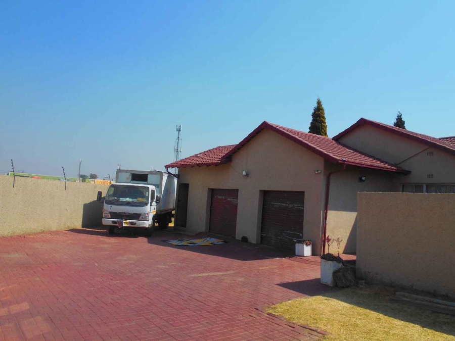 3 Bedroom Property for Sale in Brackendowns Gauteng