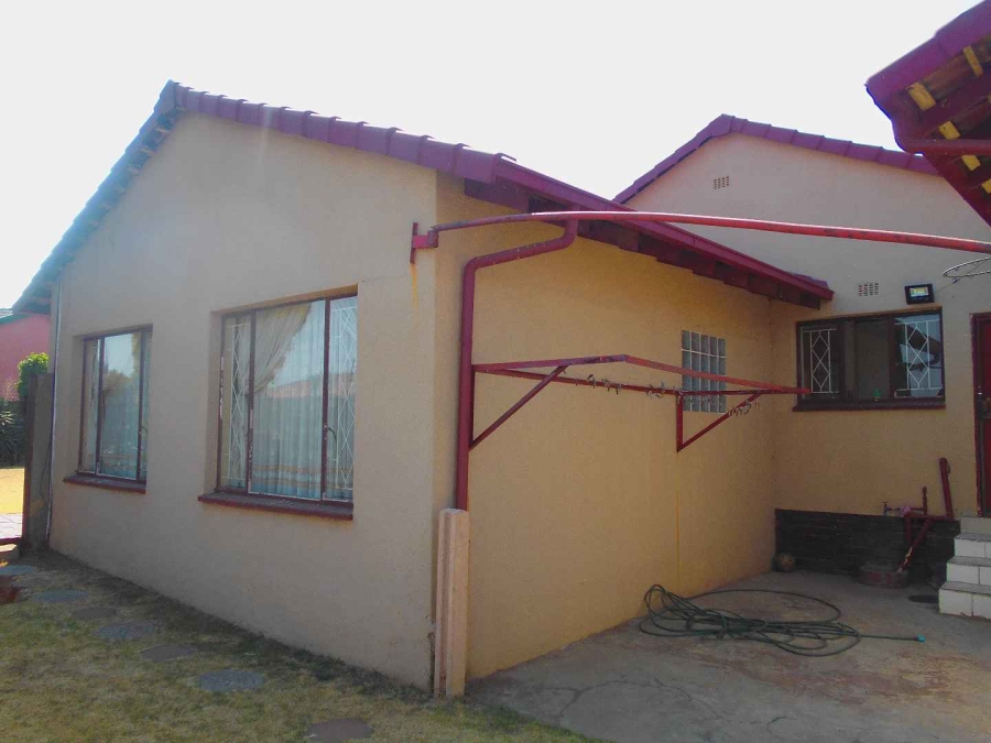 3 Bedroom Property for Sale in Brackendowns Gauteng