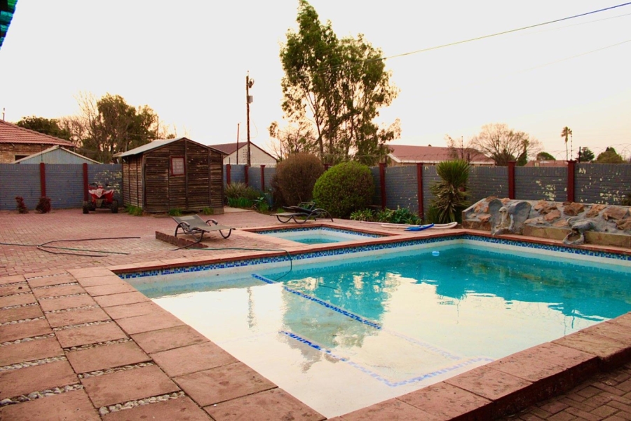 4 Bedroom Property for Sale in Riamar Park Gauteng