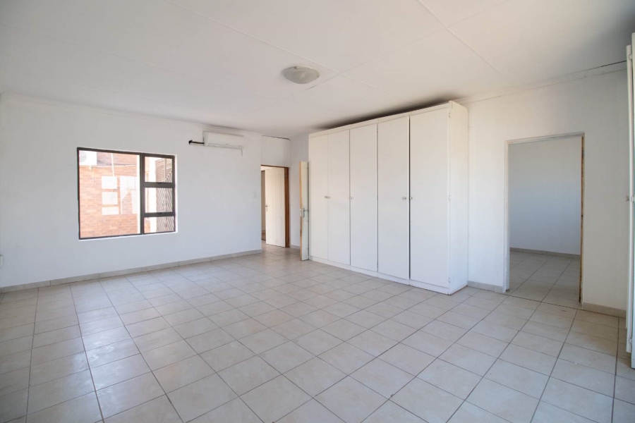 4 Bedroom Property for Sale in Mackenzie Park Gauteng