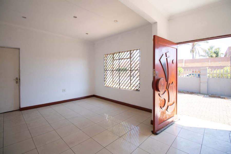 4 Bedroom Property for Sale in Mackenzie Park Gauteng