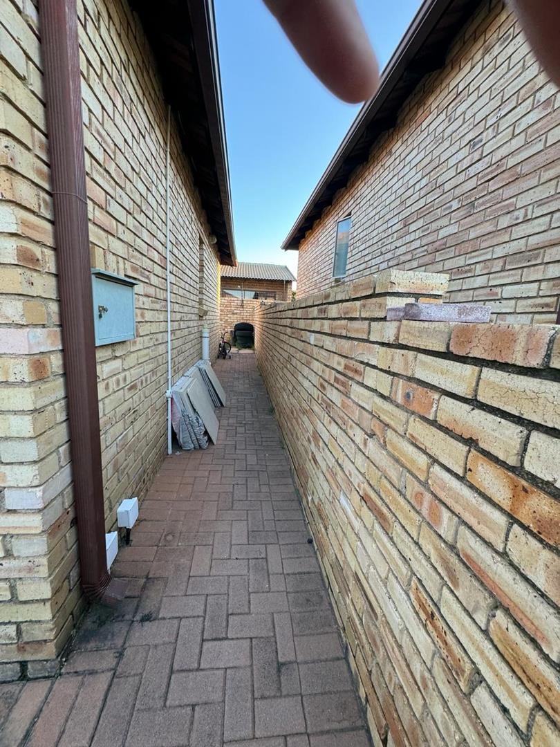 3 Bedroom Property for Sale in Noordwyk Gauteng