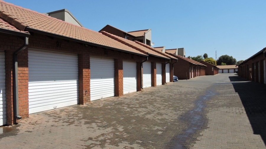 2 Bedroom Property for Sale in Eco Park Gauteng