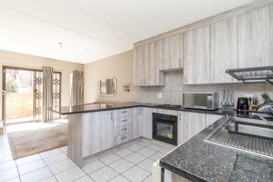 3 Bedroom Property for Sale in Wilgeheuwel Gauteng