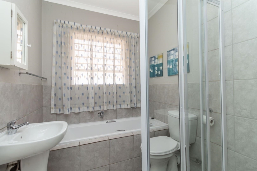 3 Bedroom Property for Sale in Wilgeheuwel Gauteng