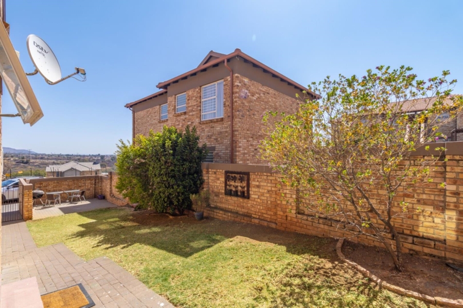 3 Bedroom Property for Sale in Wilgeheuwel Gauteng