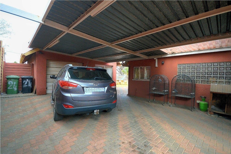 7 Bedroom Property for Sale in Brackendowns Gauteng