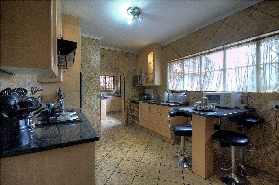 7 Bedroom Property for Sale in Brackendowns Gauteng