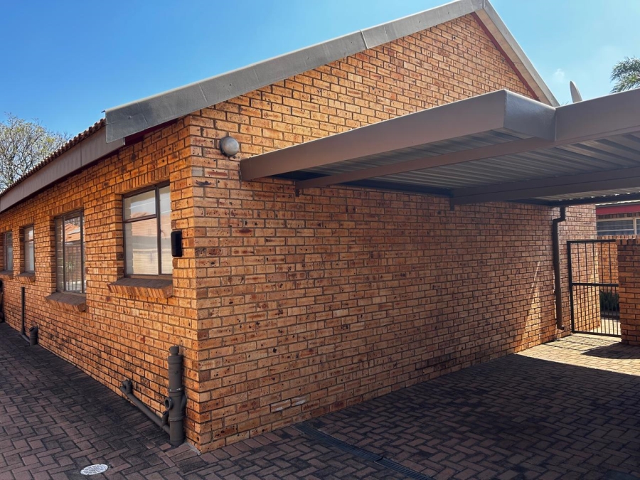 3 Bedroom Property for Sale in New Redruth Gauteng