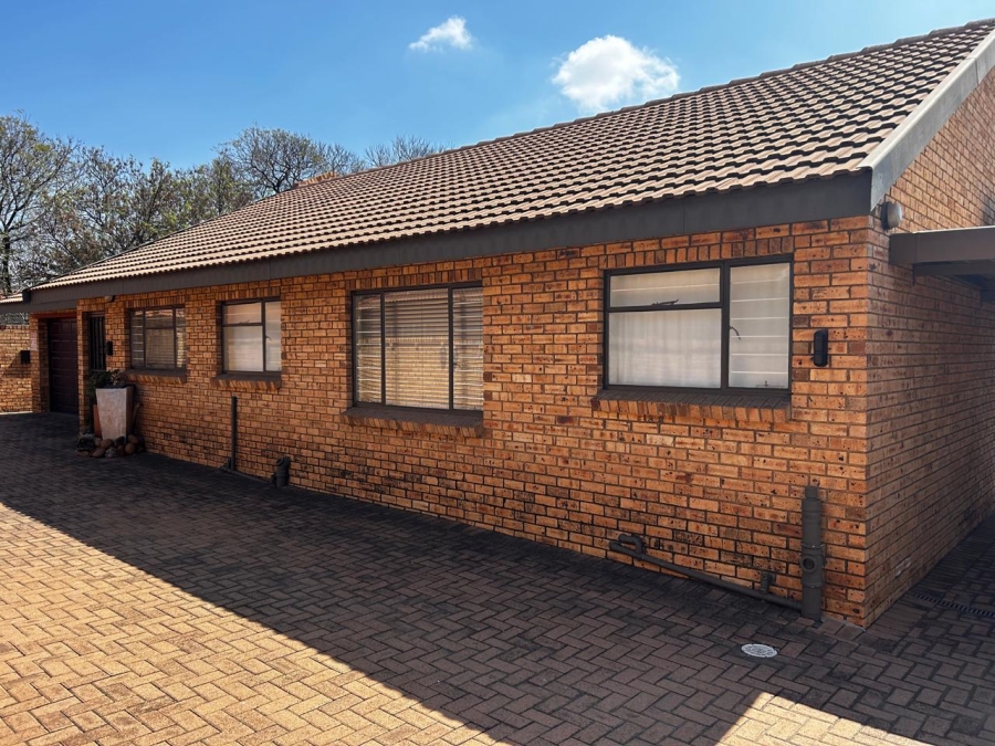 3 Bedroom Property for Sale in New Redruth Gauteng