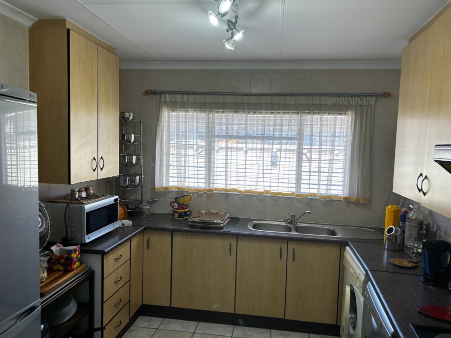 3 Bedroom Property for Sale in New Redruth Gauteng