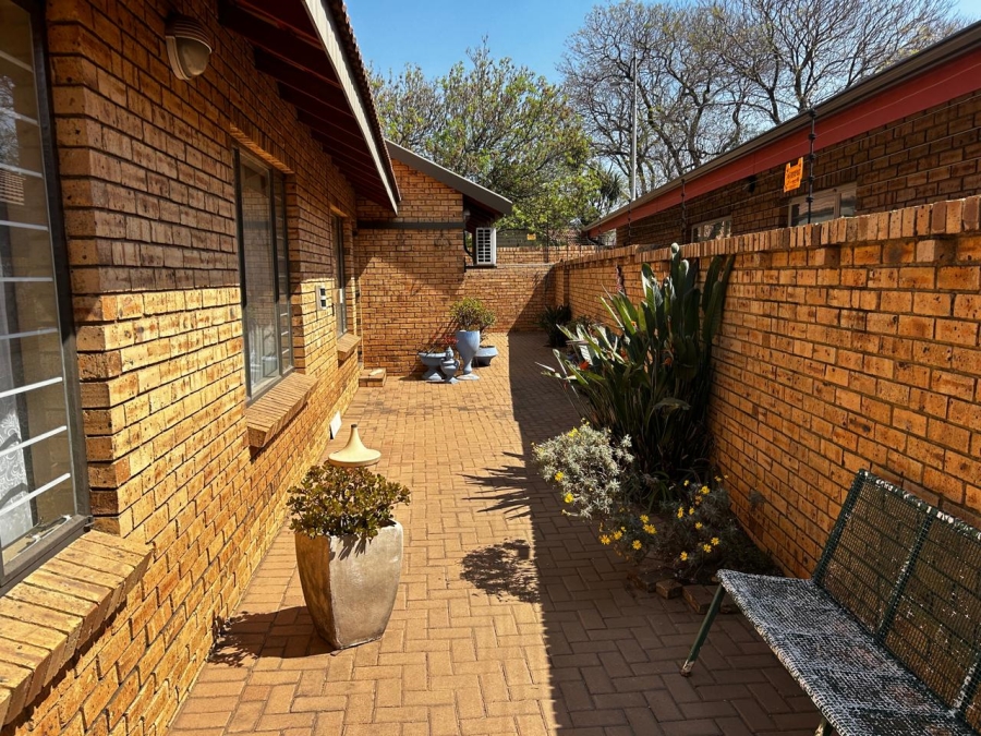 3 Bedroom Property for Sale in New Redruth Gauteng