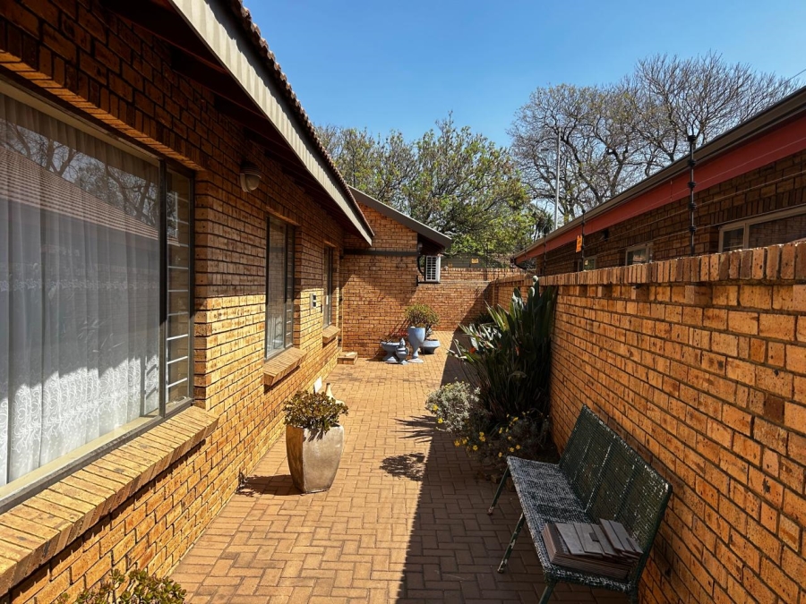 3 Bedroom Property for Sale in New Redruth Gauteng