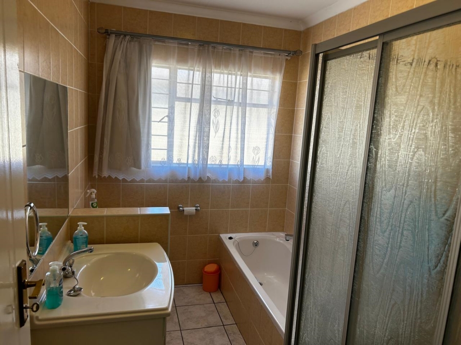 3 Bedroom Property for Sale in New Redruth Gauteng